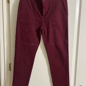 Levi’s women baggy Utility pant size 8 and goes nice with boots or tennis shoes